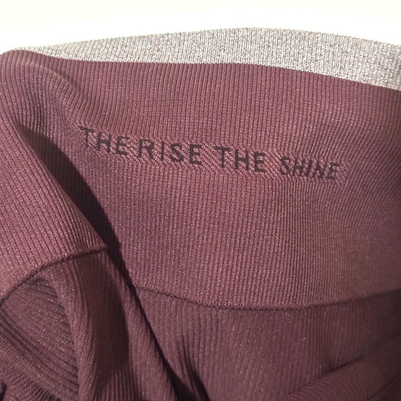 NWOT Vuori Helix Seamless Legging in a burgundy color Small - Picture 6 of 7